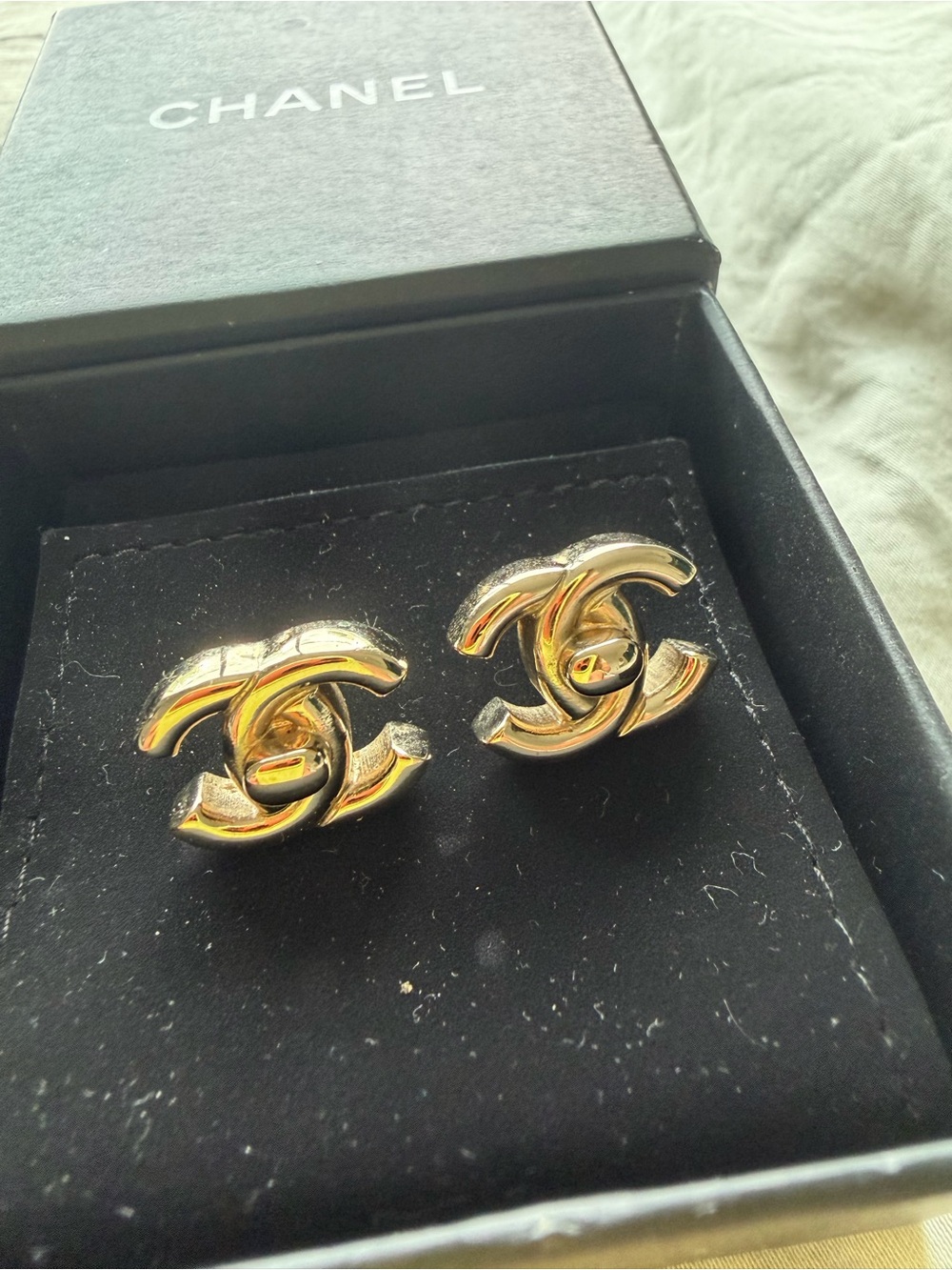 RARE SOLD OUT CHANEL Gold Tone CC Lock Turnlock Earrings 2021 Collection 💛 - Picture 3 of 9